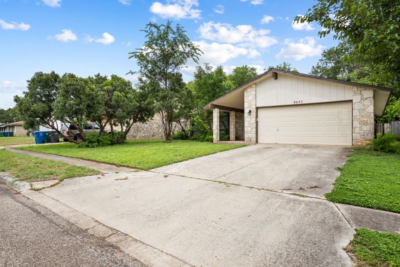 8643 Bristlecone St - Photo 2 of 25