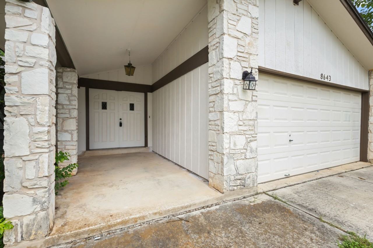 8643 Bristlecone St - Photo 3 of 25