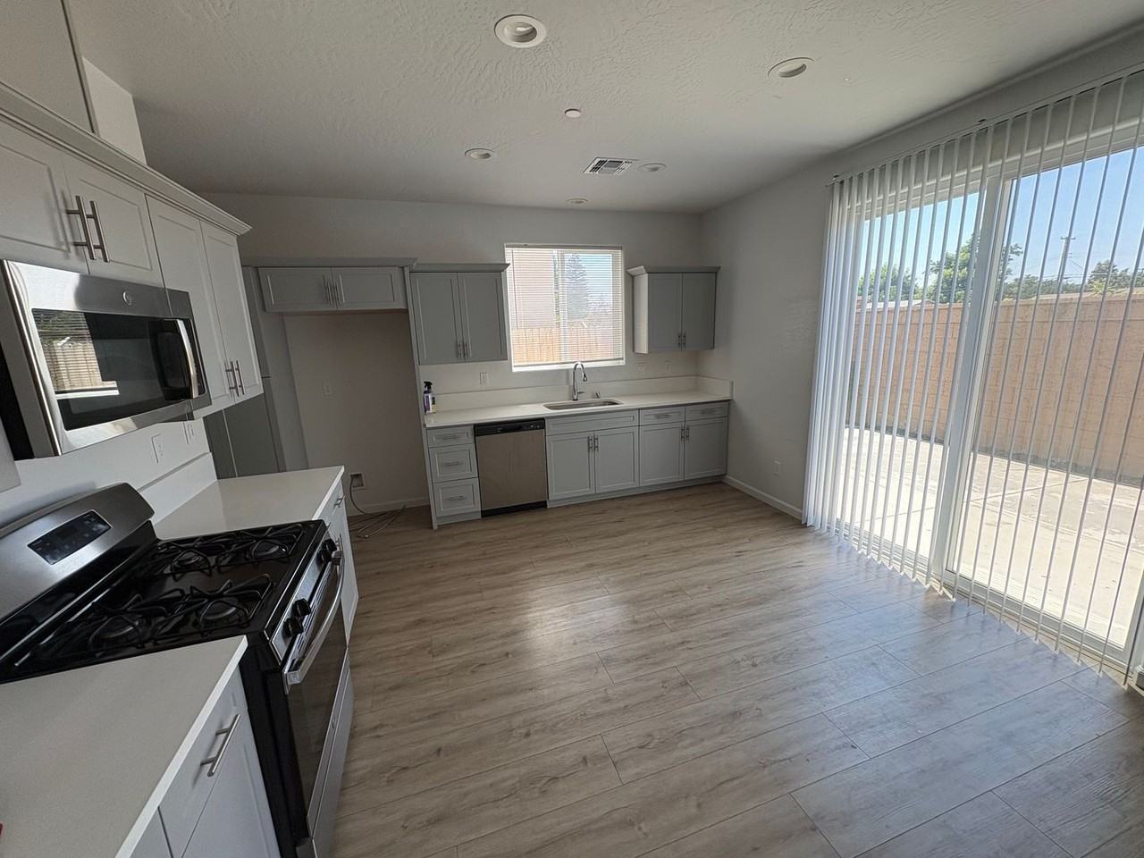 1011 W Payson Ave - Photo 3 of 17