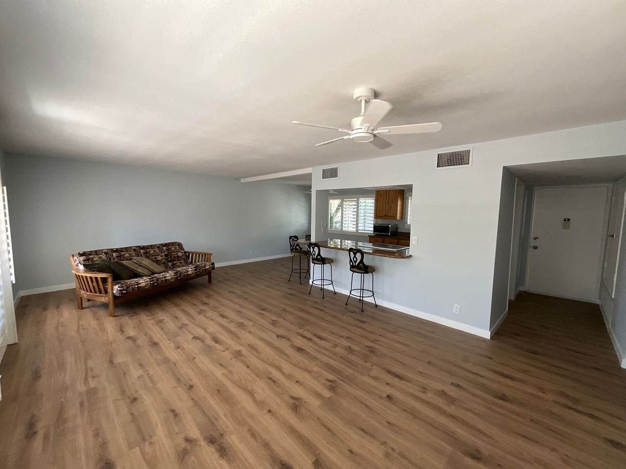 1702 Capri Cir - Photo 4 of 30