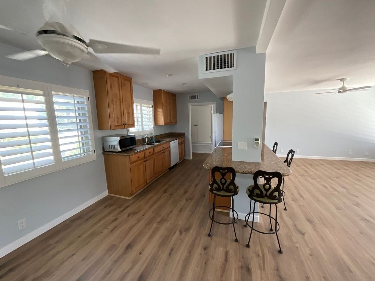 1702 Capri Cir - Photo 7 of 30