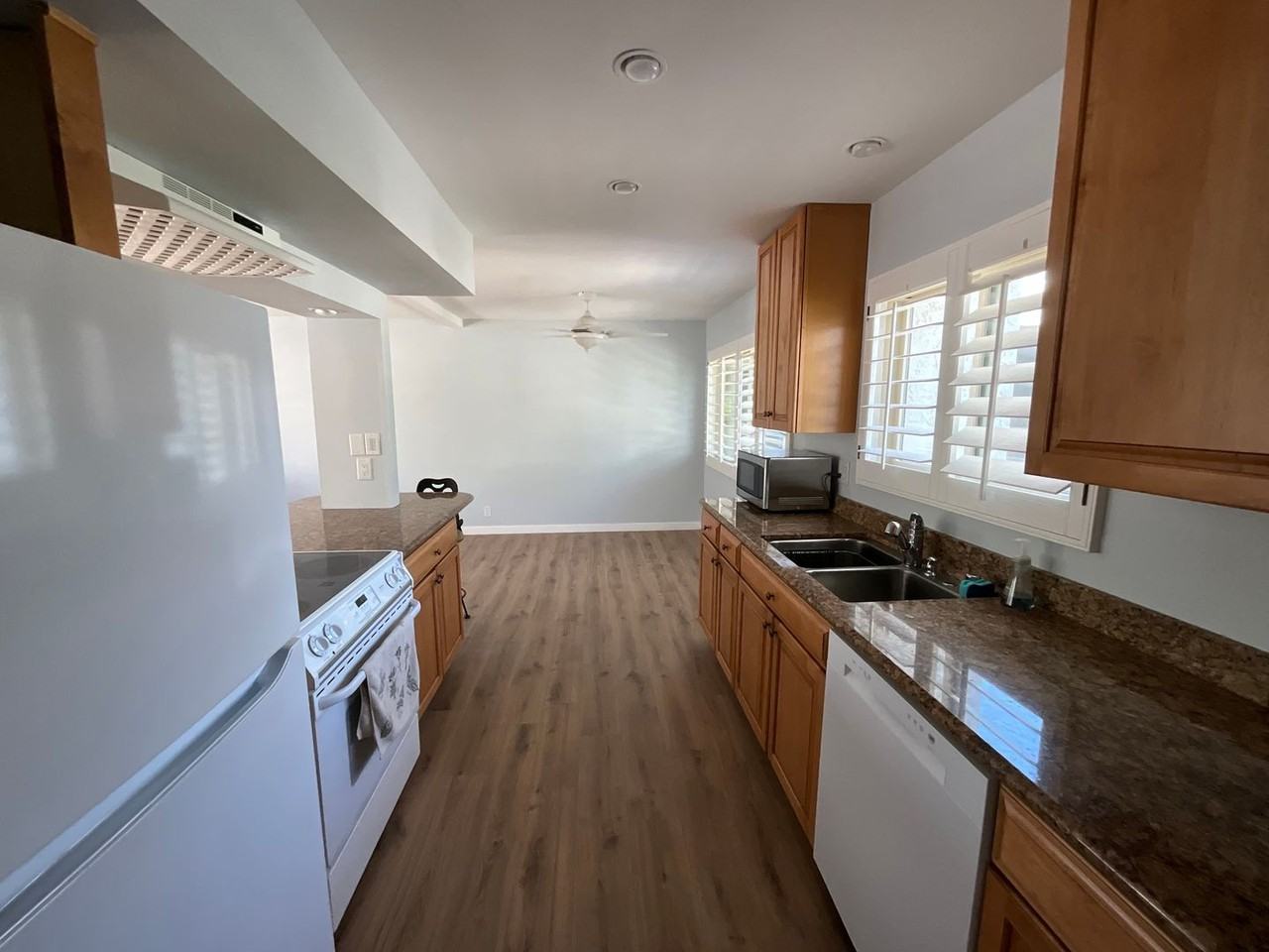 1702 Capri Cir - Photo 6 of 16