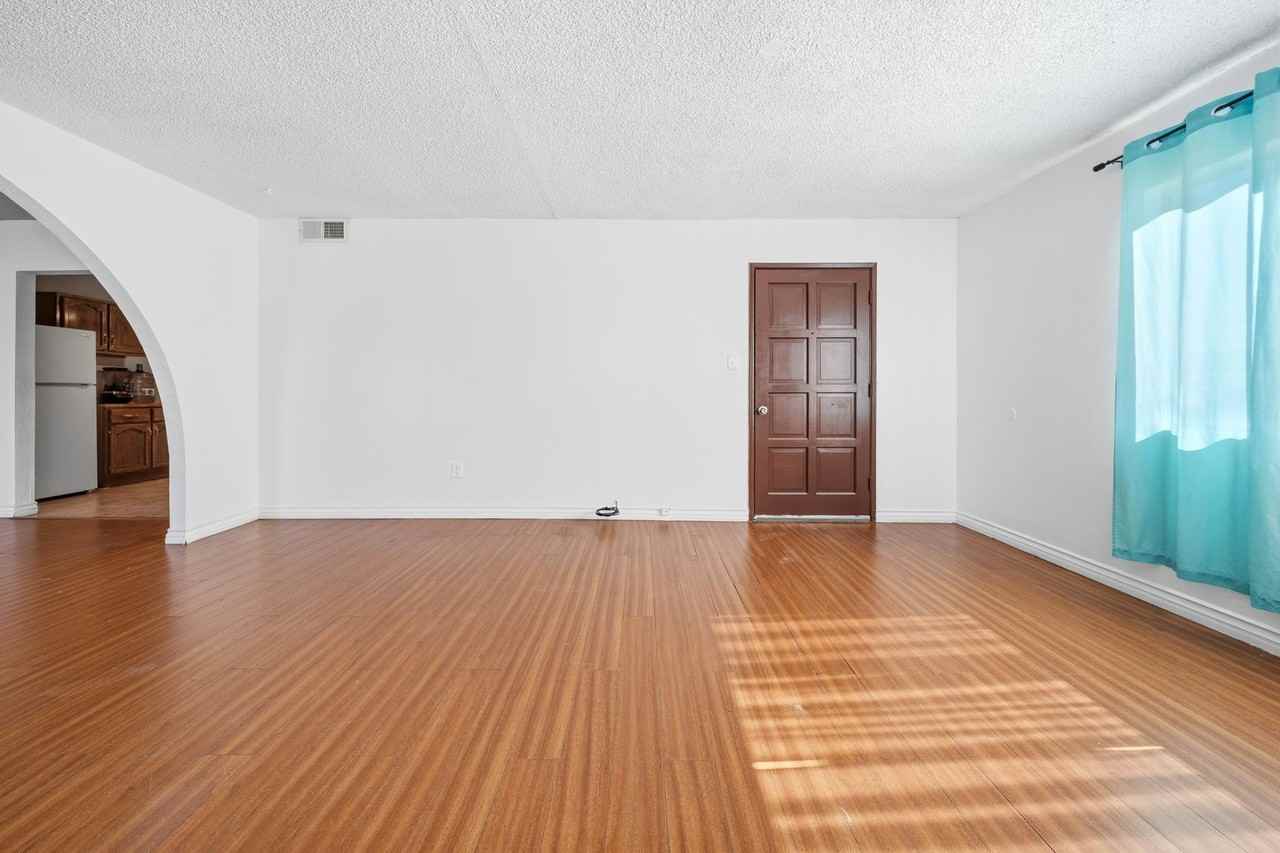 190 S Hope St - Photo 4 of 19