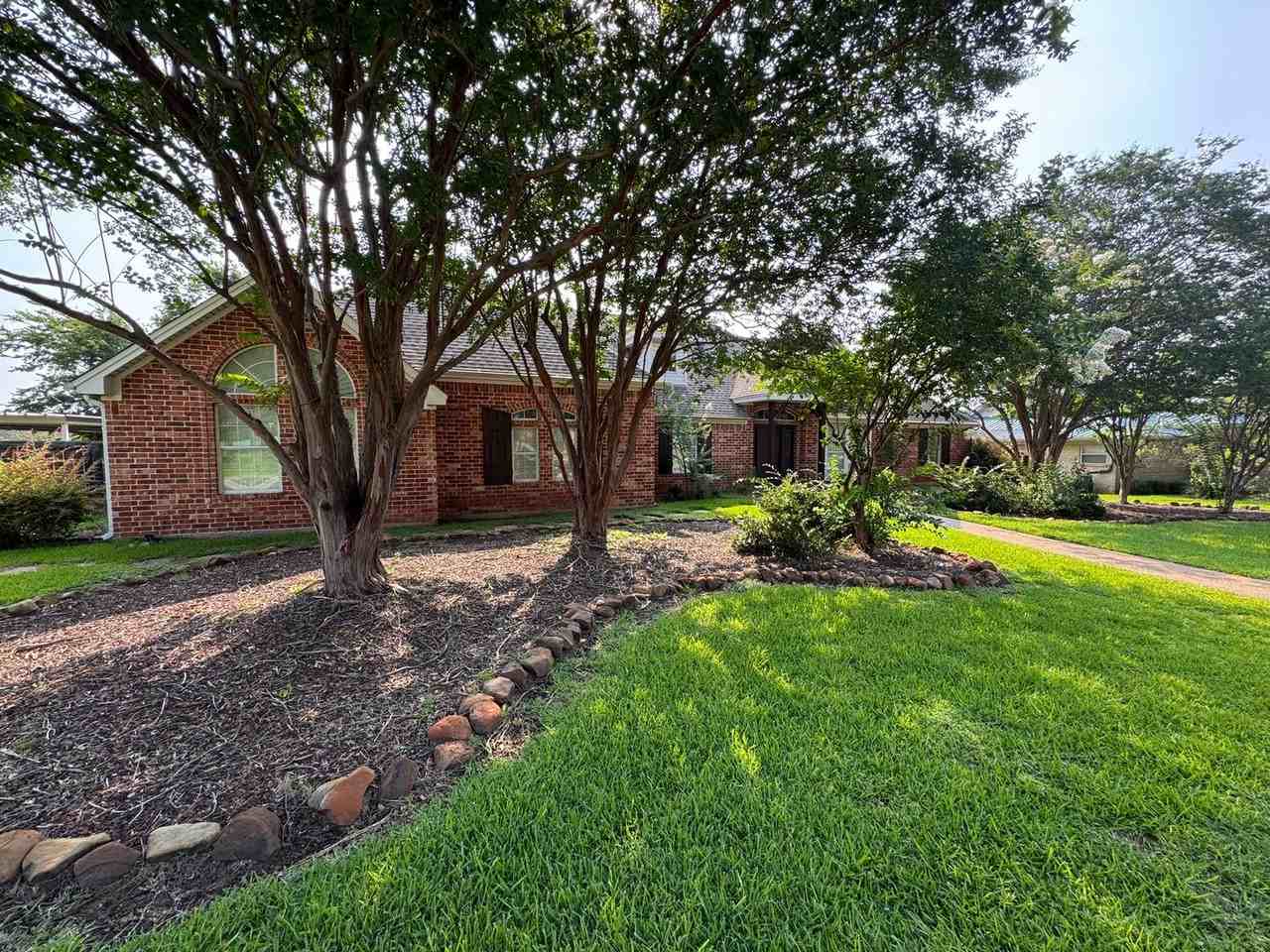 4112 Evergreen Cir - Photo 2 of 16
