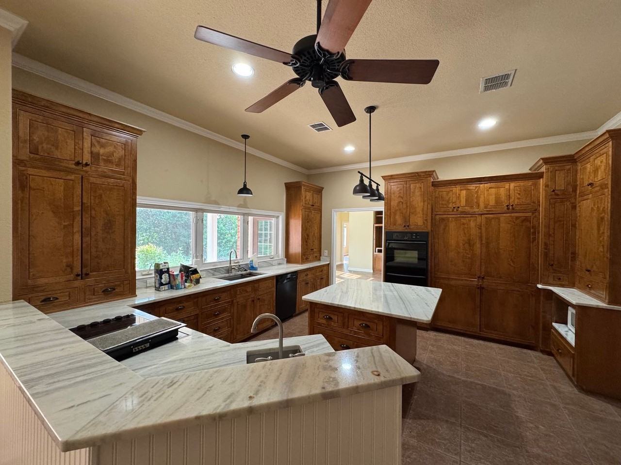 4112 Evergreen Cir - Photo 3 of 16