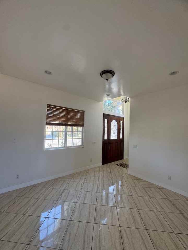 11936 Olive St - Photo 4 of 34