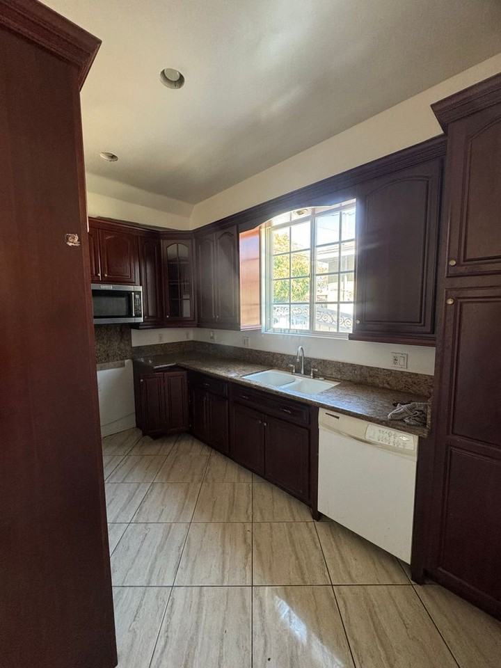 11936 Olive St - Photo 5 of 34