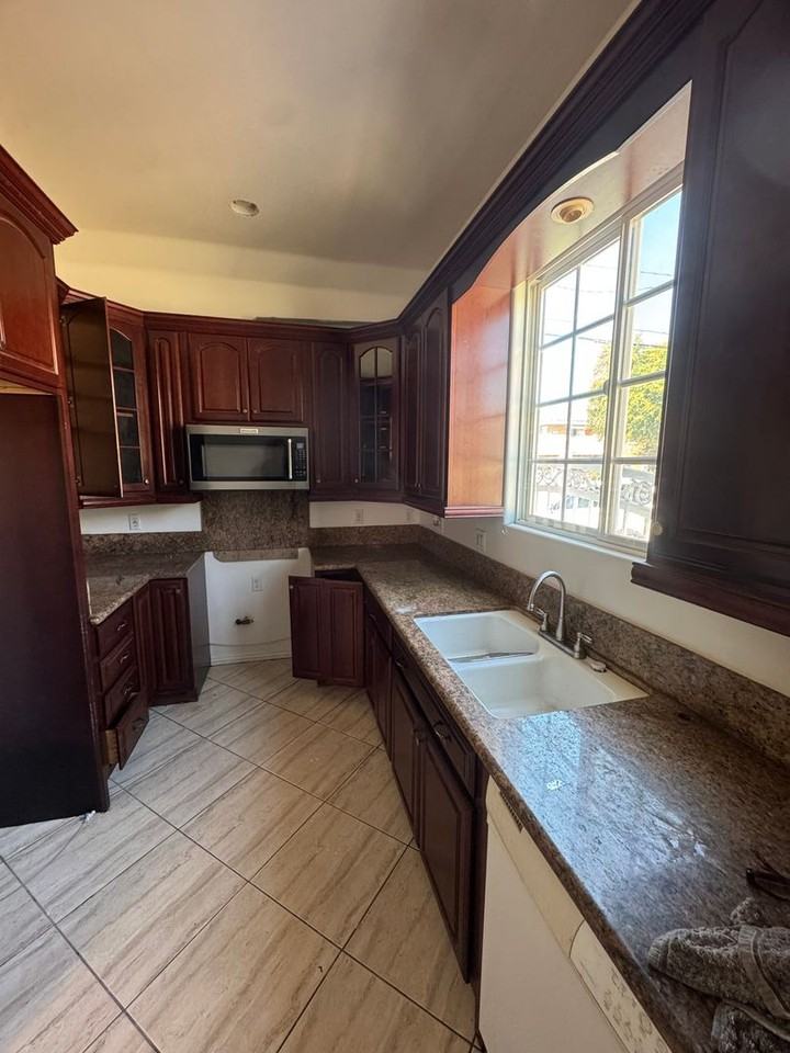 11936 Olive St - Photo 6 of 34
