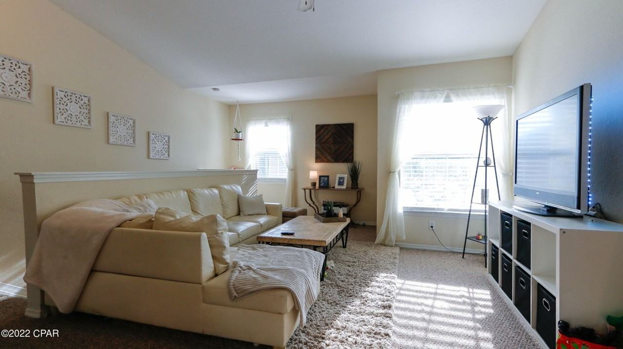 1109 Lighthouse Rd - Photo 3 of 11