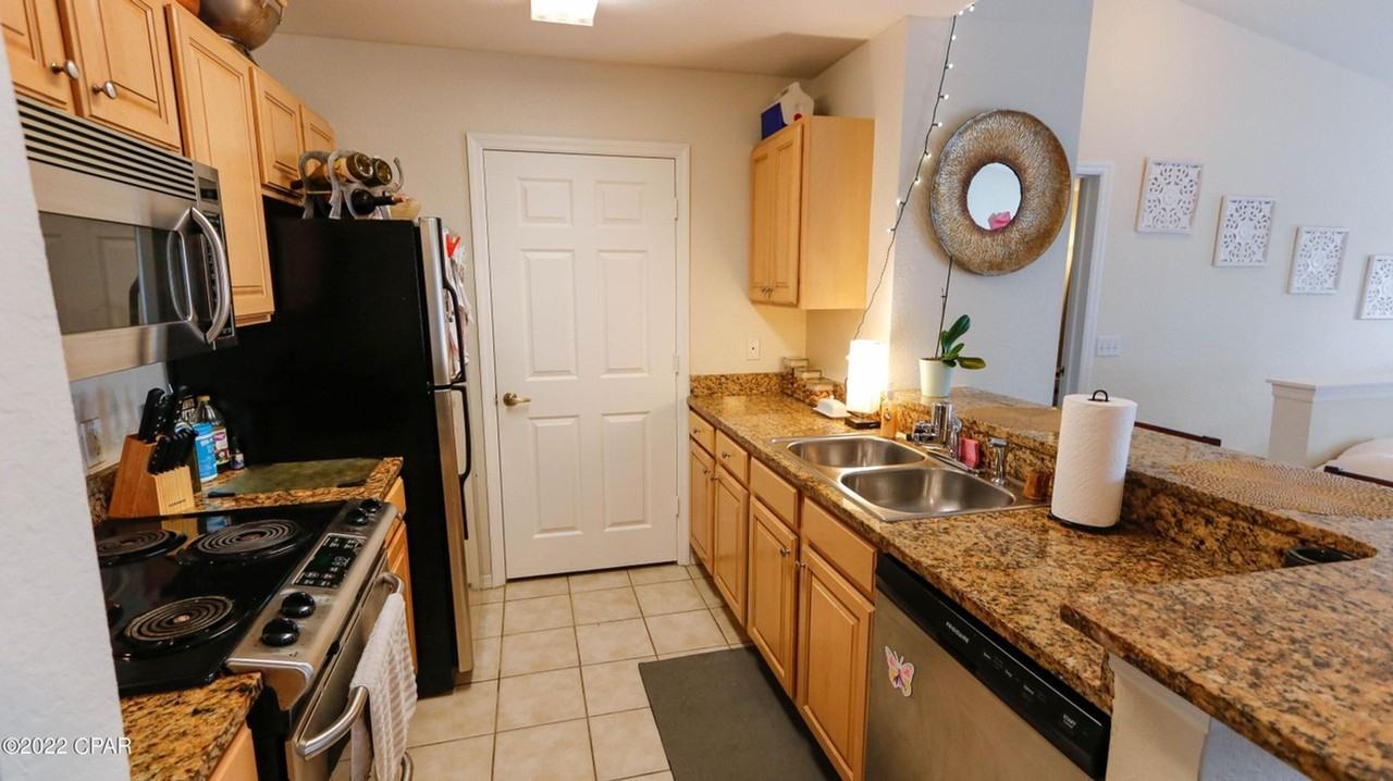 1109 Lighthouse Rd - Photo 4 of 11