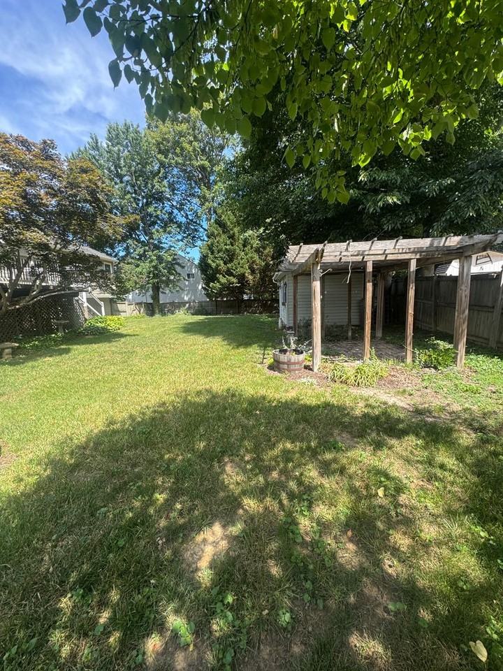 74 Clarion Dr - Photo 4 of 17