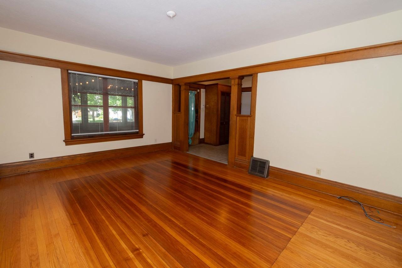 1106 Woodward Ave - Photo 4 of 36