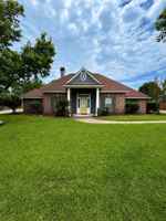 featured image of 1812 Bayou Bend Dr