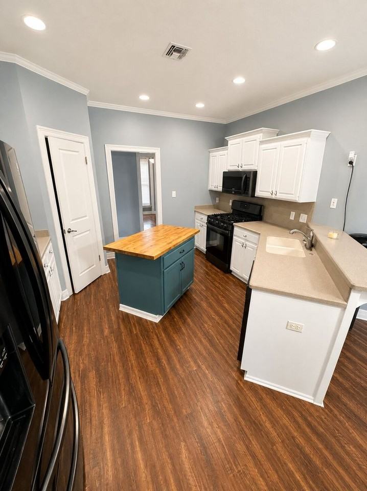 1812 Bayou Bend Dr - Photo 3 of 11