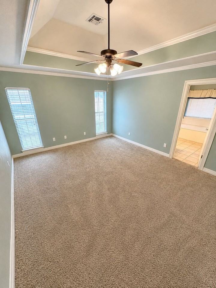 1812 Bayou Bend Dr - Photo 4 of 11