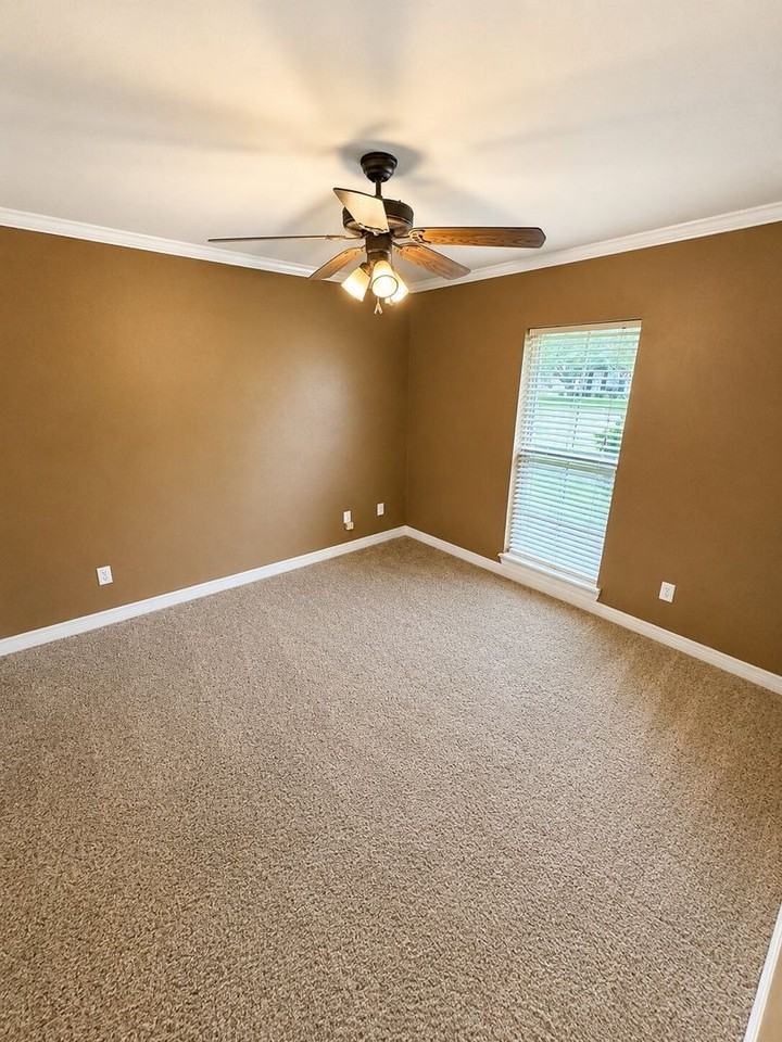 1812 Bayou Bend Dr - Photo 6 of 11
