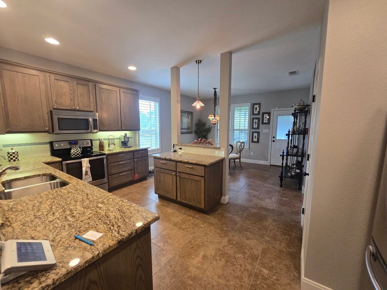 140 Manawianui Dr - Photo 2 of 29