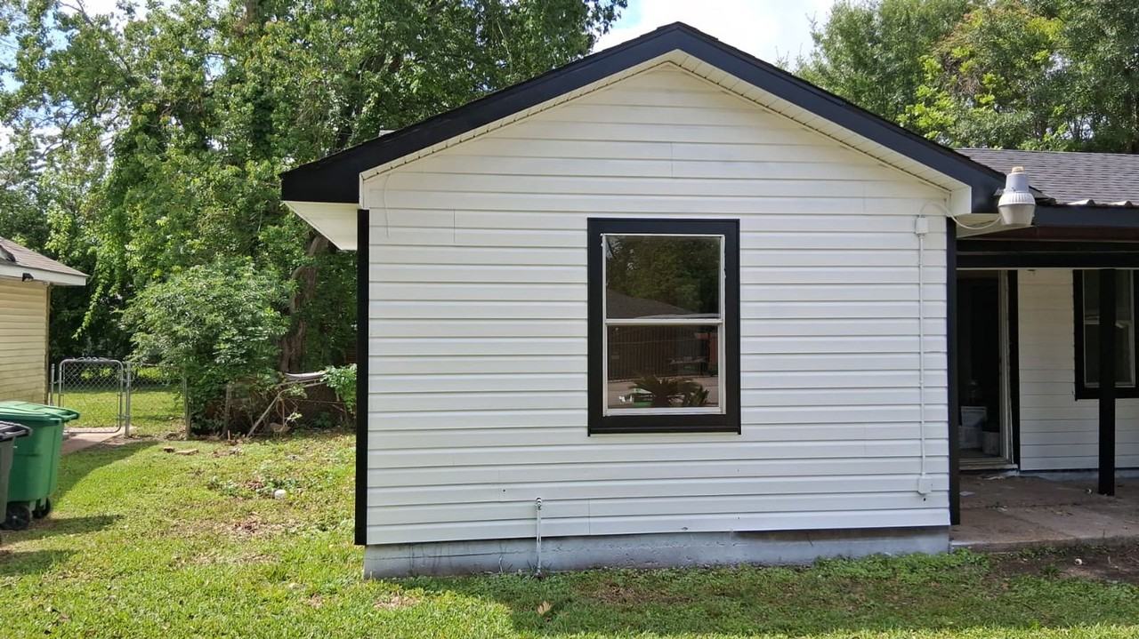 7930 Carolwood Dr - Photo 2 of 6