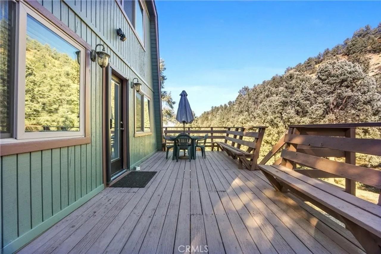 2116 Glacier Dr - Photo 3 of 20