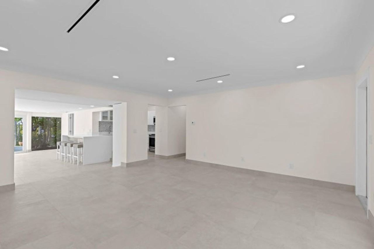 391 Se 7th Ave - Photo 7 of 22
