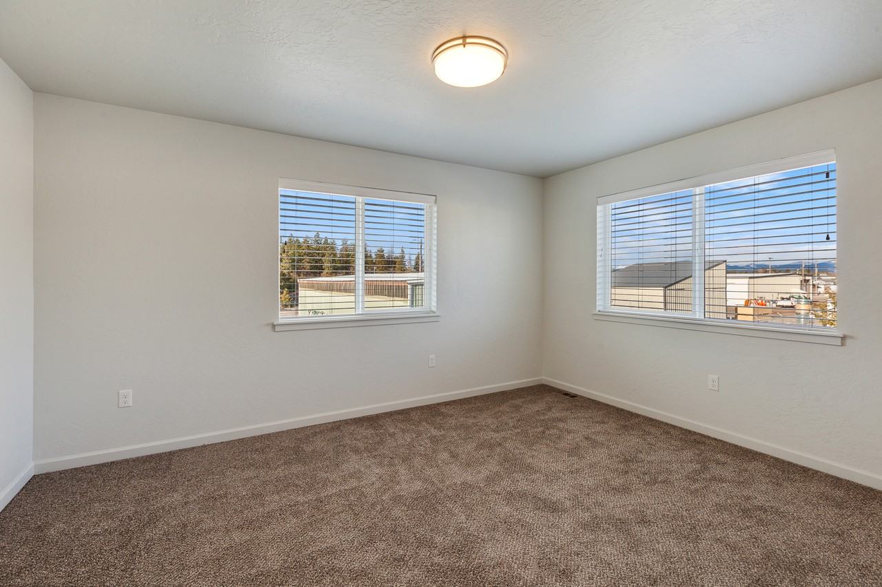 1367 E Mordyl Loop #1 - Photo 4 of 10