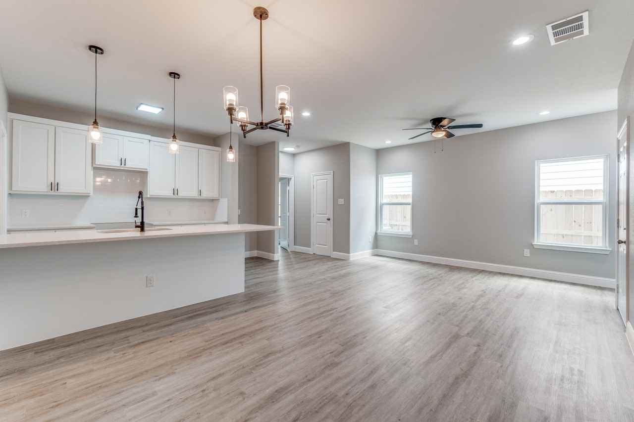 6315 Pebble Ave - Photo 3 of 13
