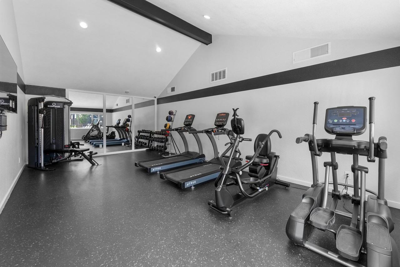 The 3900 Apartments - Photo 4 of 50