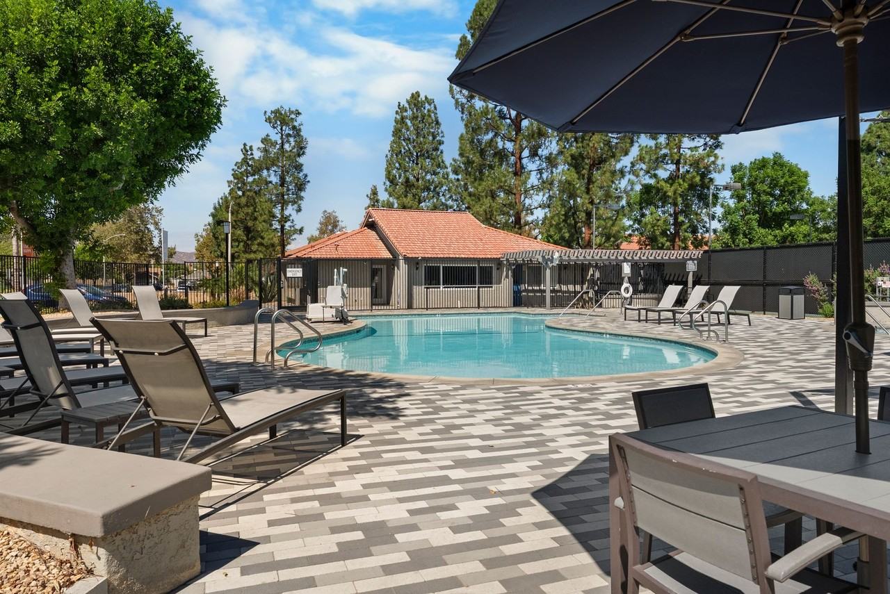 The 3900 Apartments - Photo 2 of 33