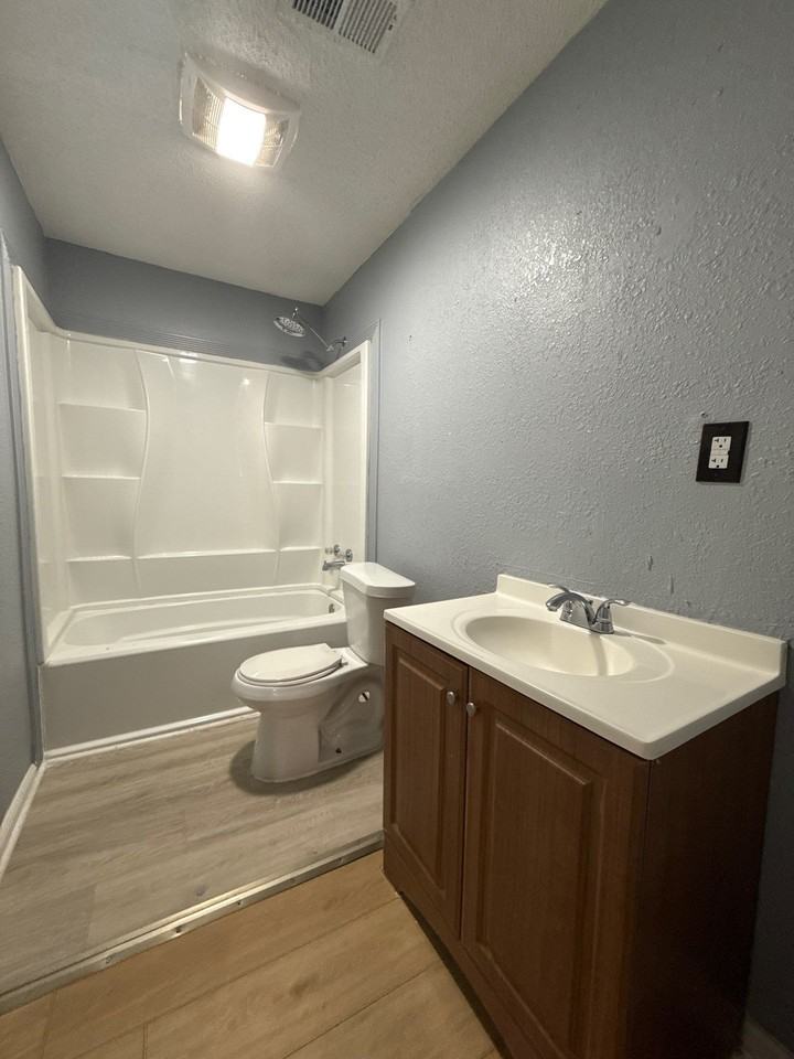 309 N Tipton St - Photo 3 of 8