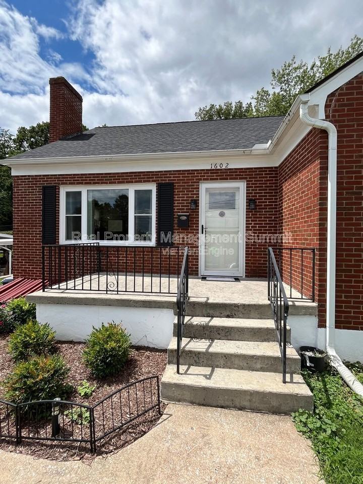 1602 Terrace St - Photo 2 of 26
