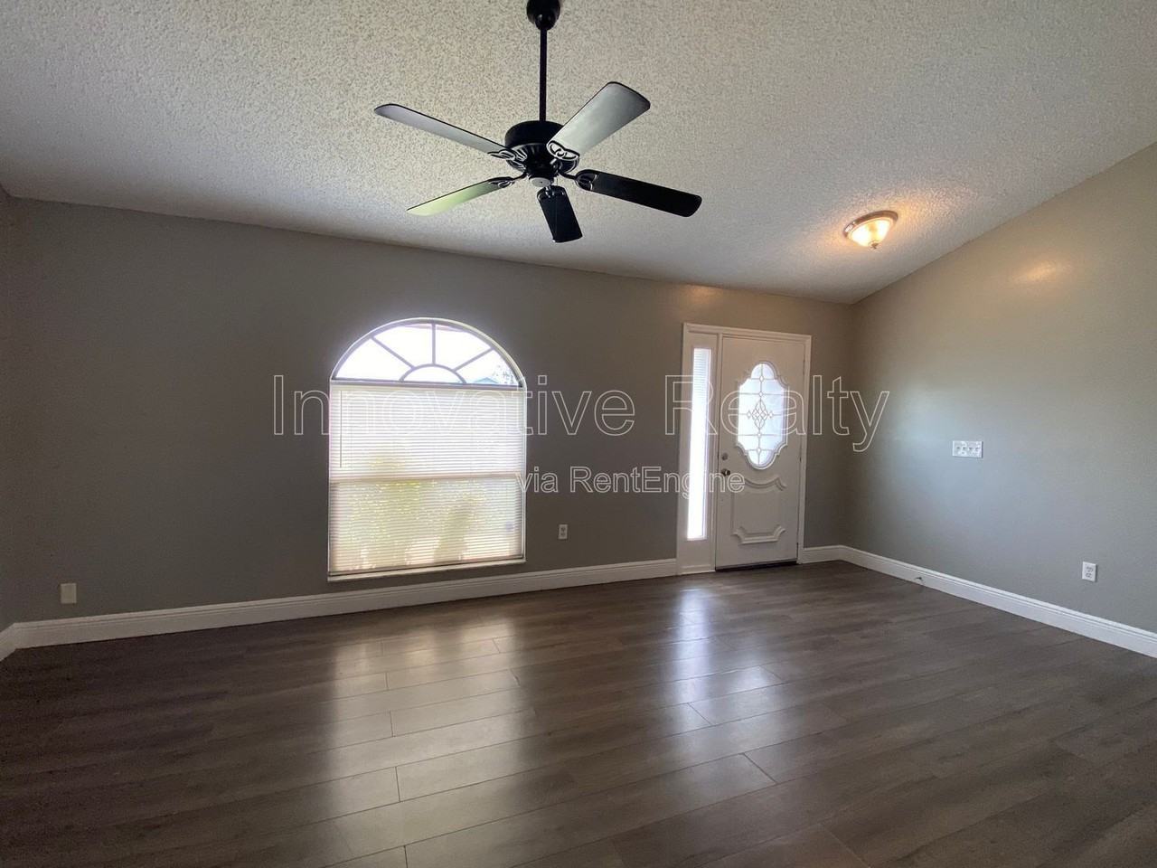 1025 Derbyshire Dr - Photo 3 of 27