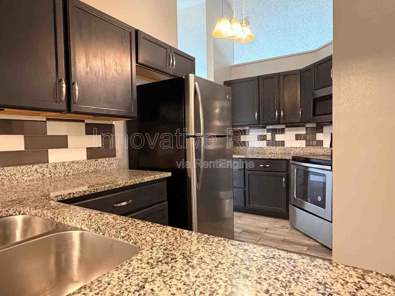 1025 Derbyshire Dr - Photo 6 of 27
