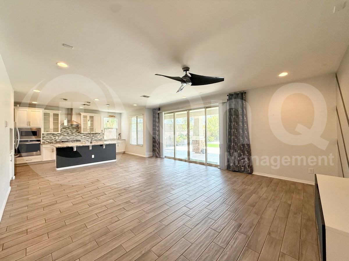 1312 E Gemini Pl - Photo 3 of 22