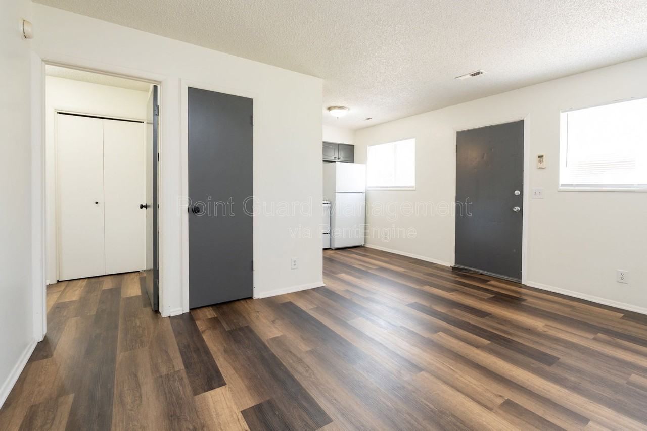 525 N Dunsworth Ave #525B - Photo 3 of 20