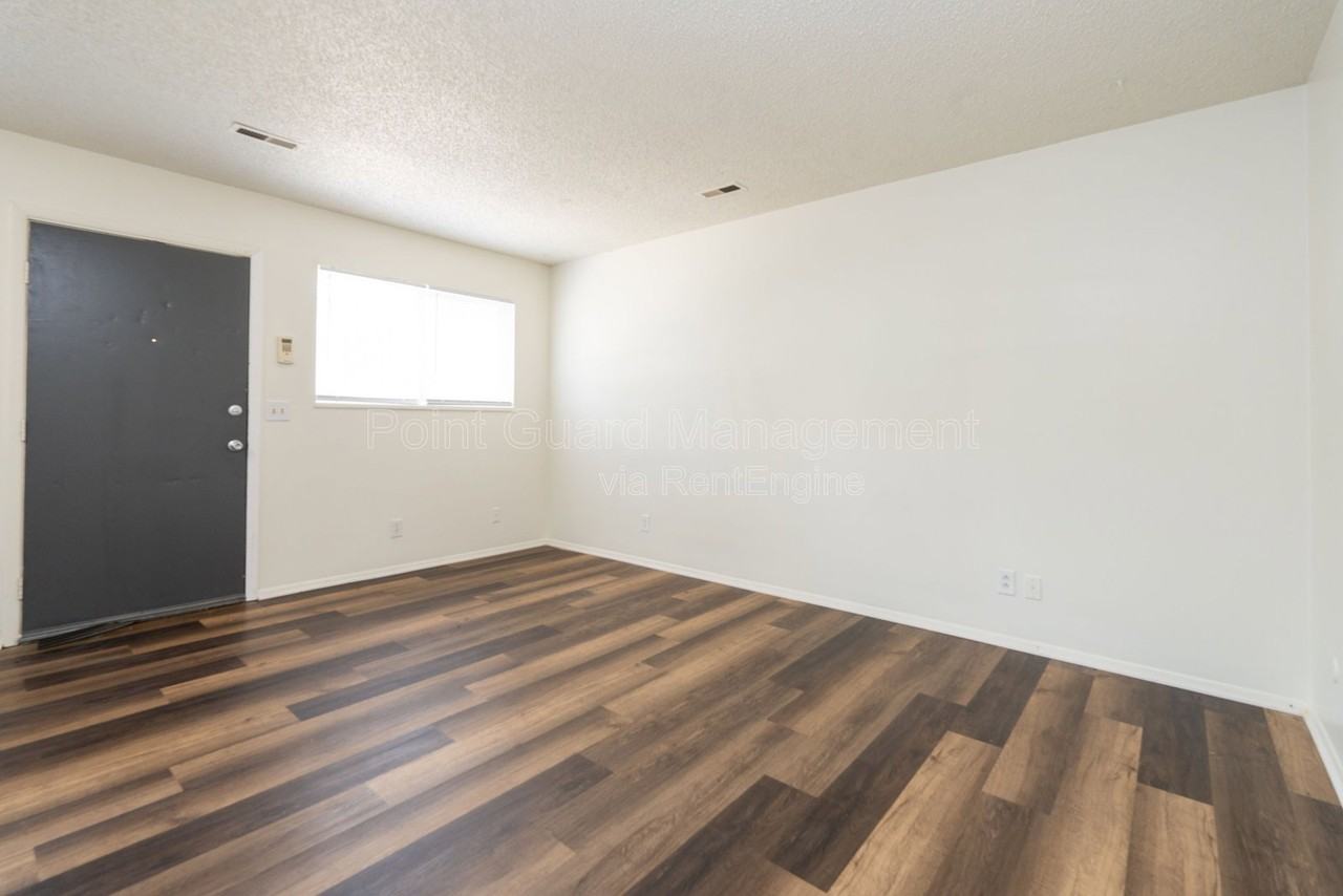 525 N Dunsworth Ave #525B - Photo 5 of 20