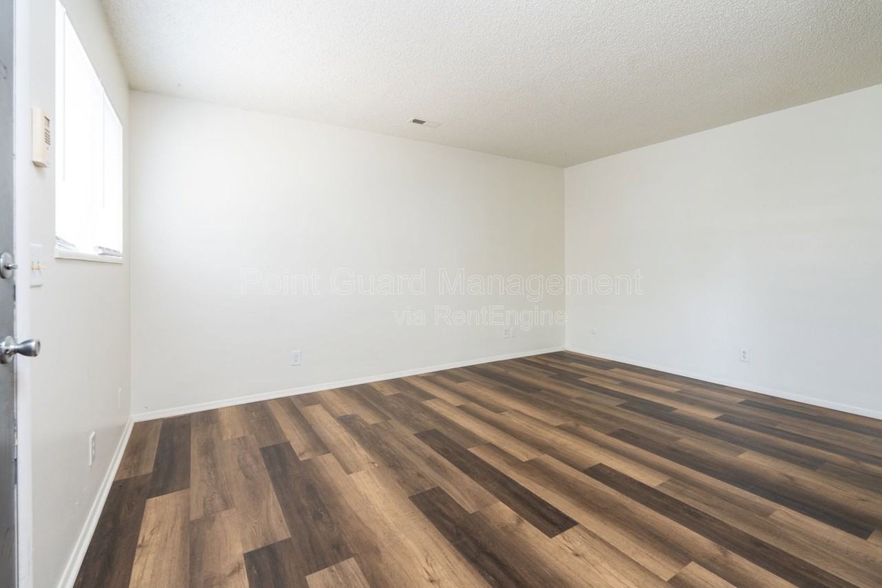 525 N Dunsworth Ave #525B - Photo 6 of 20