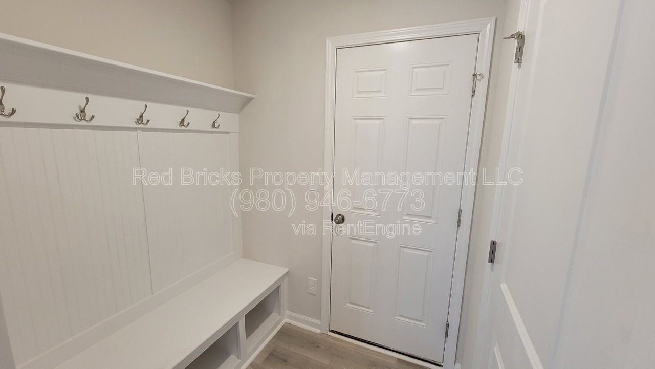 2354 Donnelly Hills Ln - Photo 6 of 32