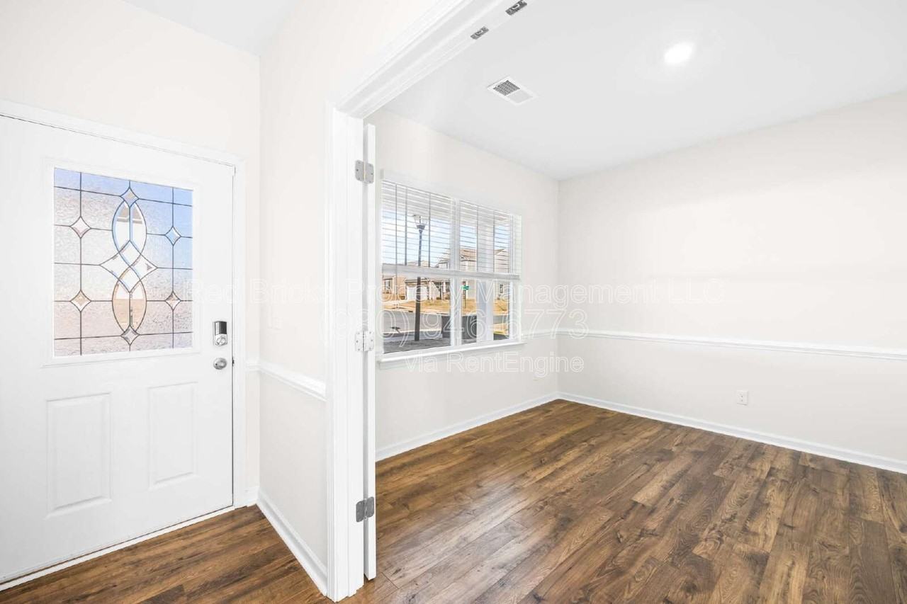 4015 Meadow Green Dr - Photo 4 of 29