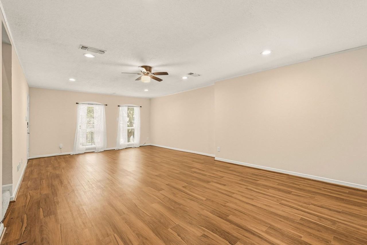 496 N Post Oak Ln - Photo 6 of 25