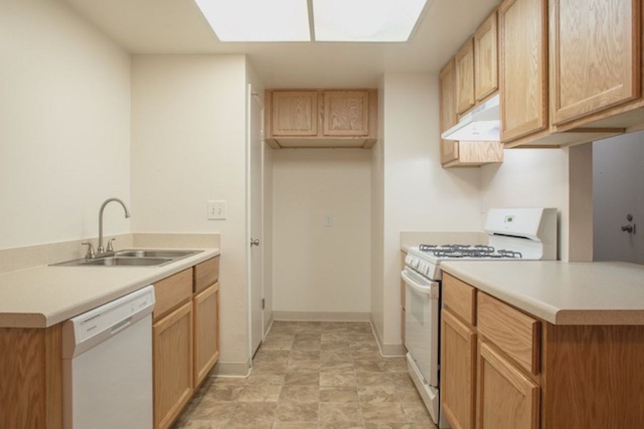 1911 N H St - Photo 6 of 10