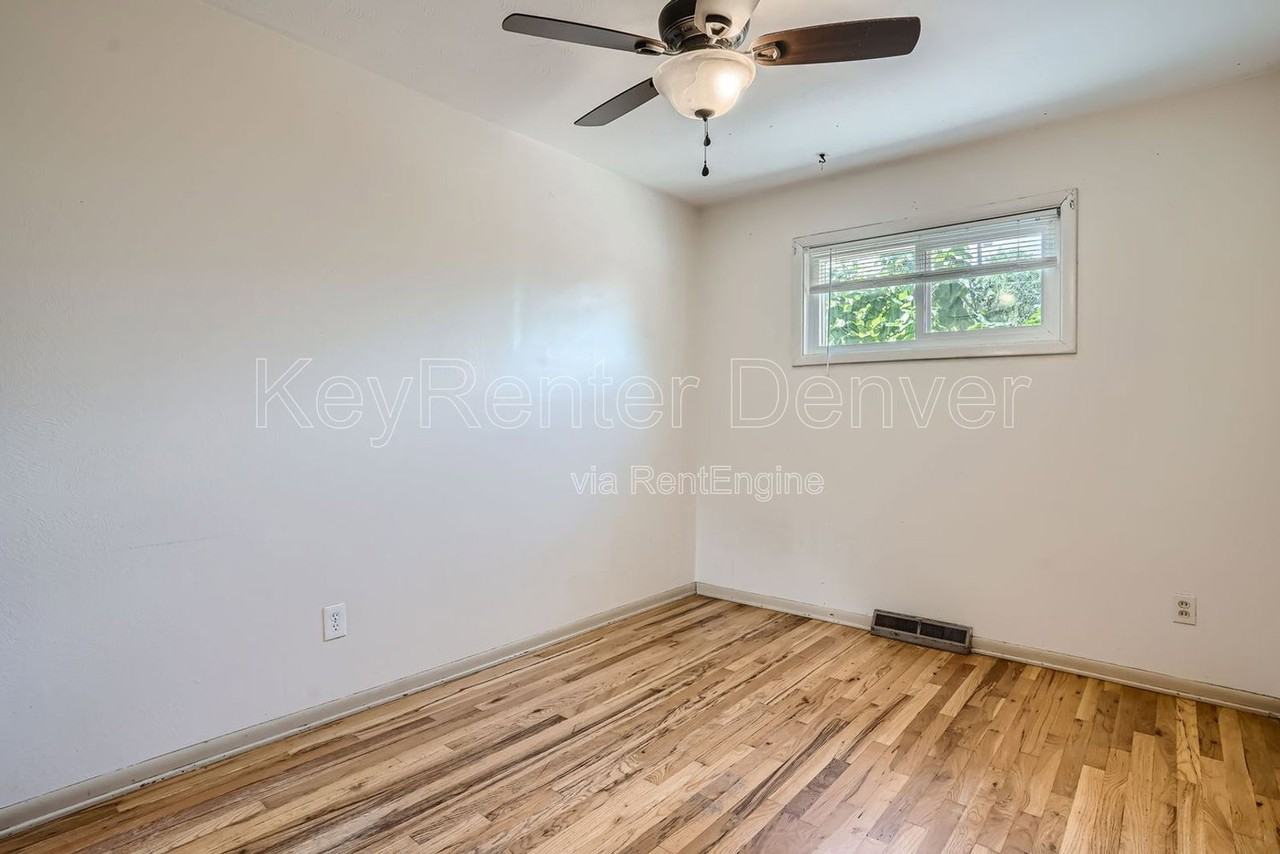 403 S Owens St - Photo 7 of 12