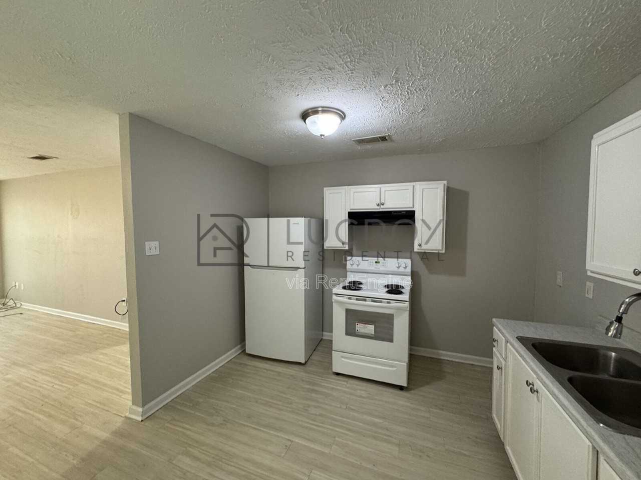 229 Lawrence Rd - Photo 4 of 10