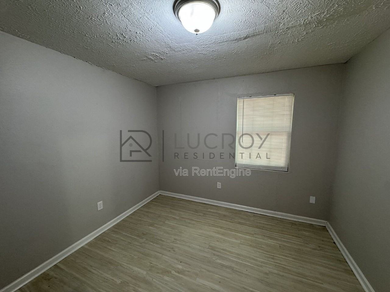 229 Lawrence Rd - Photo 7 of 10