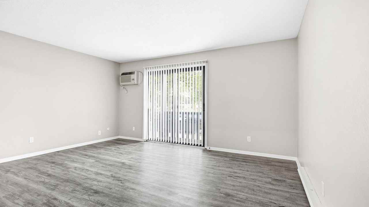 5923 Walnut Cir #F15 - Photo 4 of 8