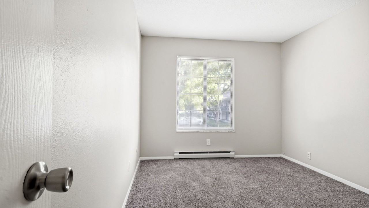 5923 Walnut Cir #F15 - Photo 6 of 8