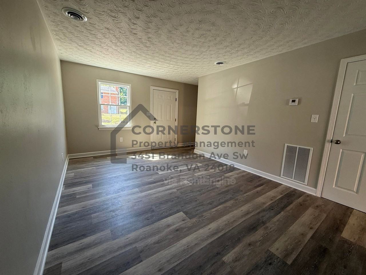 1902 Yeager Ave Ne #4 - Photo 4 of 15