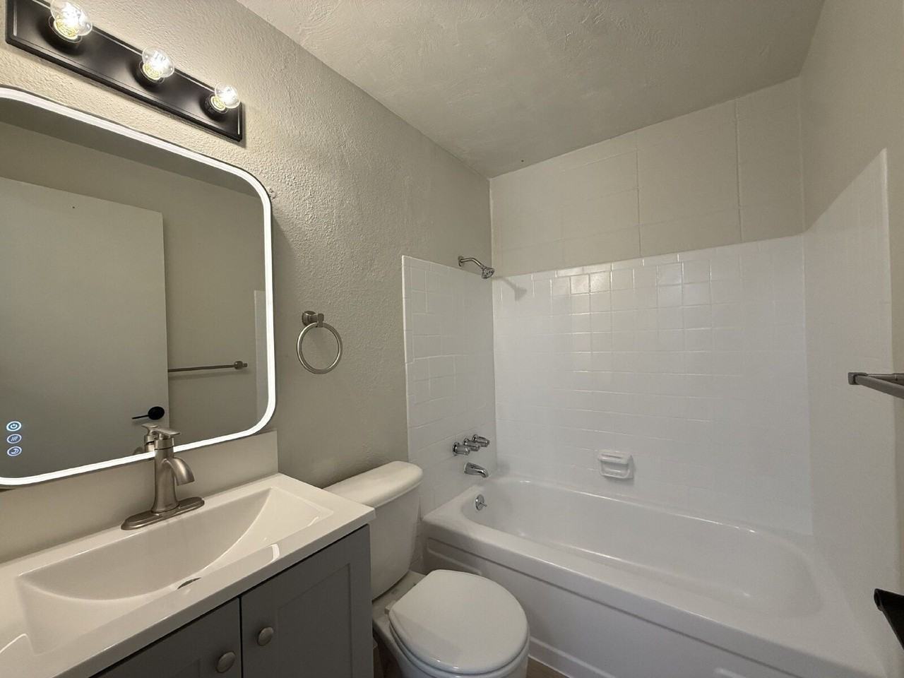 1005 W 7th Ave #1 - Photo 7 of 8