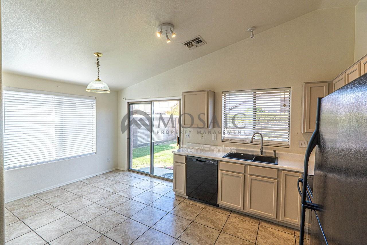 8646 E Nido Ave - Photo 6 of 20
