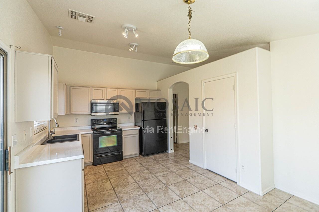 8646 E Nido Ave - Photo 7 of 20