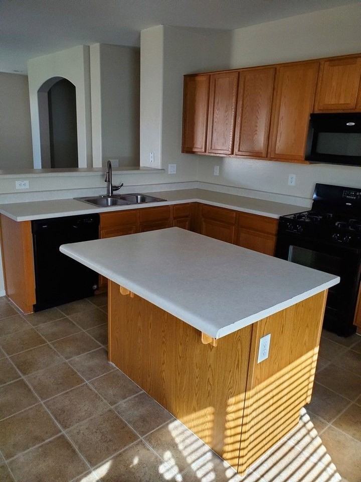 18055 W Vogel Ave - Photo 7 of 19